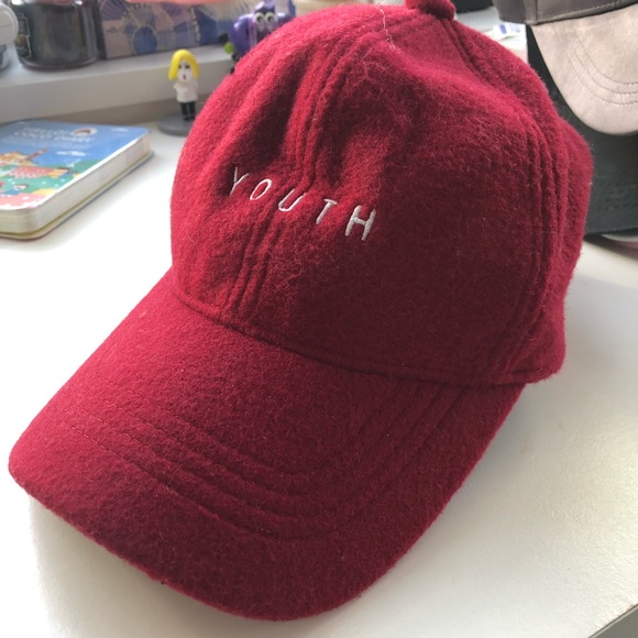Red cap - Picture 2 of 2
